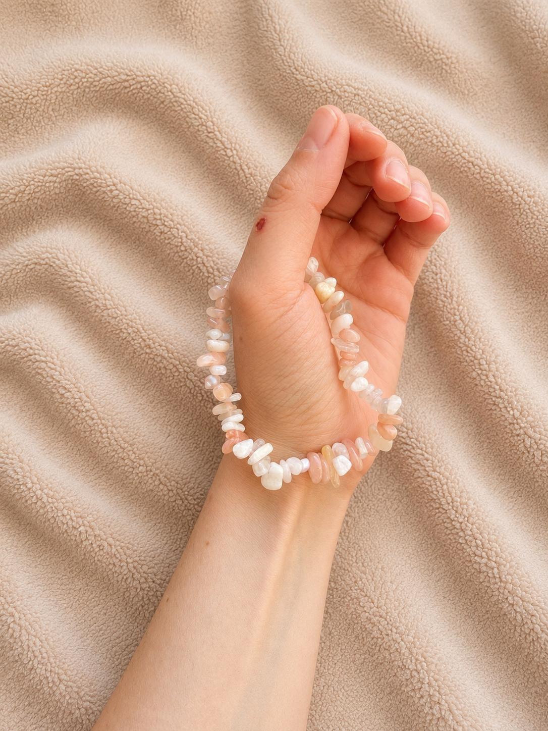 Bracelet en Pierre de Lune – Intuition & Douceur Féminine